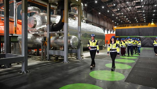 Isabel Díaz Ayuso en la central nuclear de Almaraz