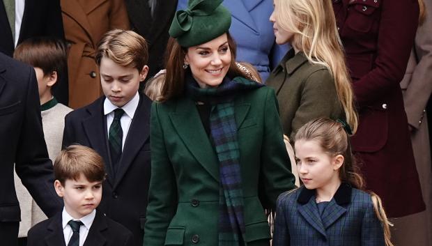 La Princesa junto a sus hijos, George, Charlotte y Louis