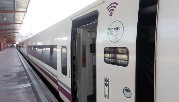 (Foto de ARCHIVO)
Un tren de Renfe en la estación de Chamartín-Clara Campoamor, a 2 de enero de 2025, en Madrid (España). Renfe ha informado en la mañana de hoy que a las 4:40 horas se ha subsanado la avería informática que afectaba a los trenes Talgo Avril desde ayer miércoles y que, por tanto, se ha recuperado con normalidad la programación habitual de las líneas en los tres corredores que unen Madrid con Galicia-Asturias, Madrid-Zaragoza-Barcelona y Madrid-Levante. Estos trenes se encontraban inoperativos por problemas de carga de software.

Eduardo Parra / Europa Press
02/1/2025
