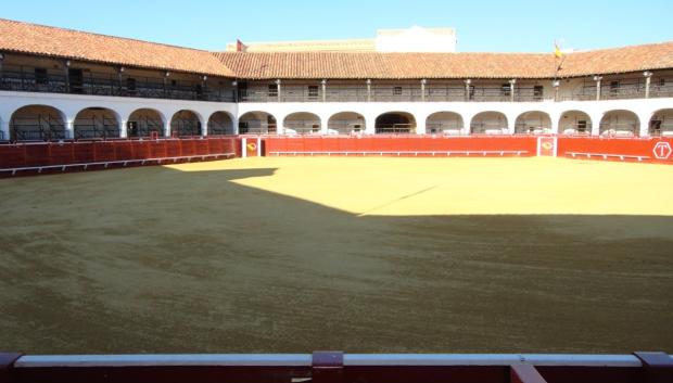 Ruedo hexagonal de la plaza de toros de Almadén