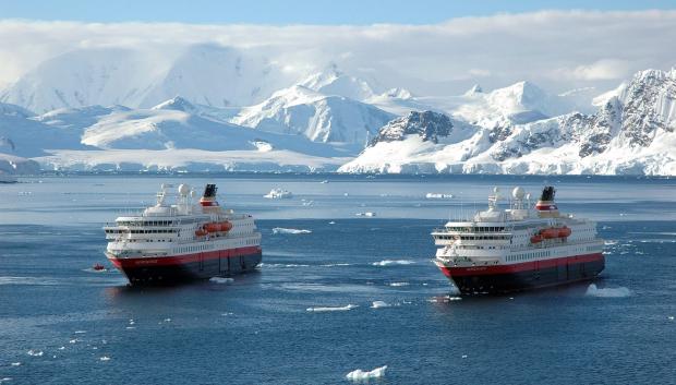 ransatlánticos noruegos express, MS "Nordnorge" y MS "Nordkapp" fotografidos en Bahía Paraíso en la Antártida