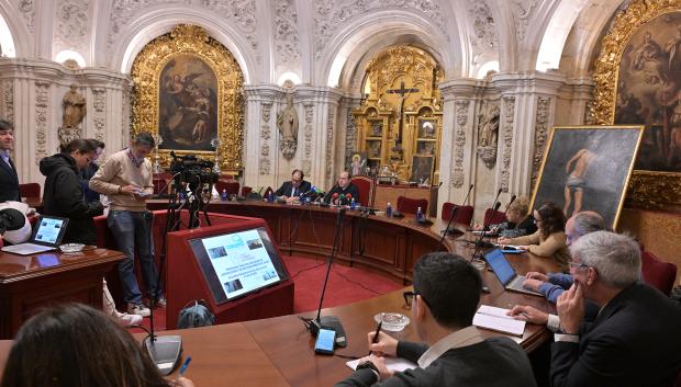 Momento de la presentación del informe en la Sala Capitular de la Mezquita Catedral