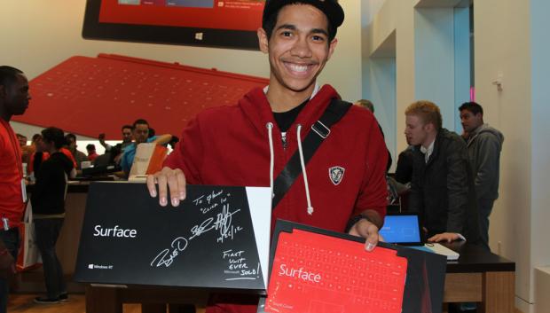 Glenn, el primer comprador de Surface en la tienda de Microsoft en Nueva York en 2012