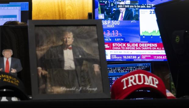 Imágenes del presidente Donald Trump en el parqué de la Bolsa de Valores de Nueva York