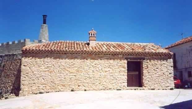 Casa de Torremochuela con su piedra típica