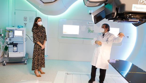Queen Letizia during a visit to the Proton Therapy center of the ''Quiron Salud Madrid'' university hospital 11 February 2022