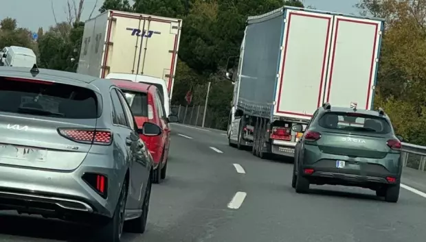 Los adelantamientos entre camiones suelen generar retenciones