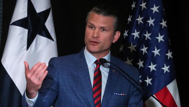 Pete Hegseth, secretario de Defensa de EE.UU. en una conferencia de prensa en Panamá
