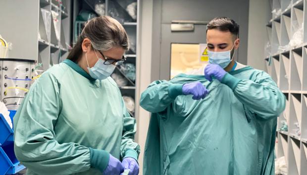 Erola Ainsua y Carlos Ávila, investigadores de IrsiCaixa