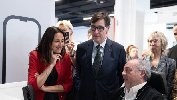 La consellera de Educación, Esther Niubó, junto a Salvador Illa, en una imagen de archivo
