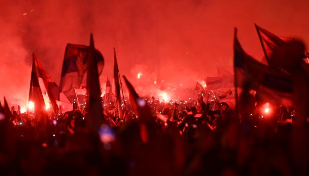 Manifestantes a favor del presidente Vucic