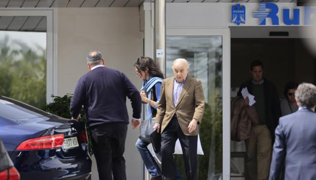 Claudia Stilianopoulos saliendo del Ruber de Madrid