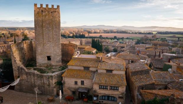 Peratallada, el pueblo que cobra por aparcar