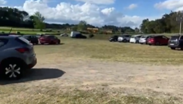 Un parking en mitad de la nada y con parquímetros