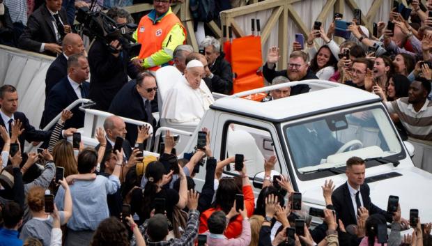 Su último desplazamiento público en papamóvil