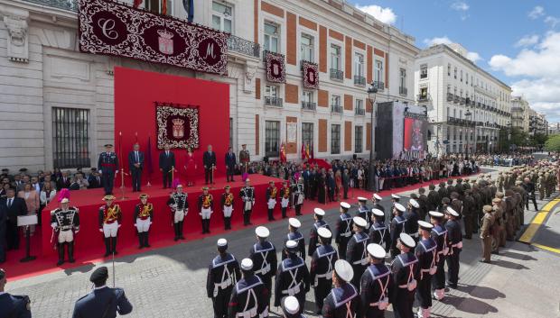 Desfile durante el acto cívico militar con motivo del Día de la Comunidad de Madrid en la Puerta del Sol, a 2 de mayo de 2024