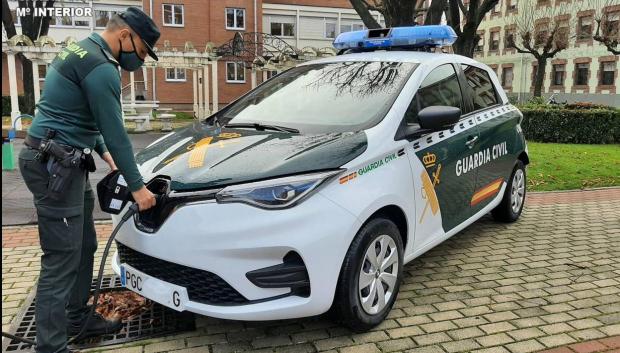 Los coches eléctricos de la Guardia Civil plantean problemas de uso