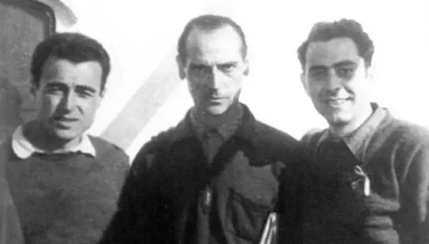 Alférez José del Castillo (izquierda), capitán Teodoro Palacios Cueto (centro) y Teniente Rosaleny Jiménez (derecha)