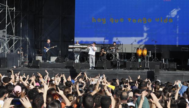 Los asistentes a la III Fiesta de la Resurrección disfrutan de los conciertos de Kike Pavón, Siempre Así, Beret, Hakuna Group Music y Cali & El Dandee