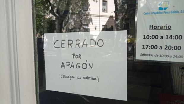 Un establecimiento de Valladolid cerrado, este lunes, por el apagón