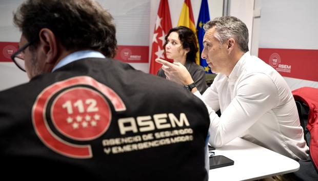 Isabel Díaz Ayuso en la sede de la Agencia de Seguridad y Emergencias ASEM 112