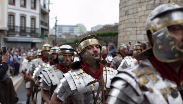 Desfile durante el penúltimo día de la festividad de Arde Lucus 2022, a 11 de junio de 2022, en Lugo, Galicia