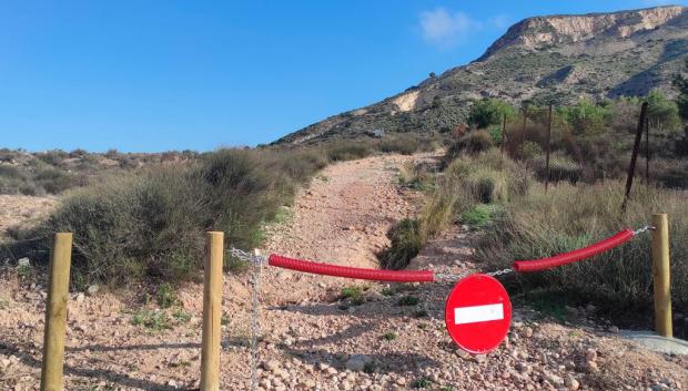 Algunos ayuntamientos han optado por cerrar los caminos