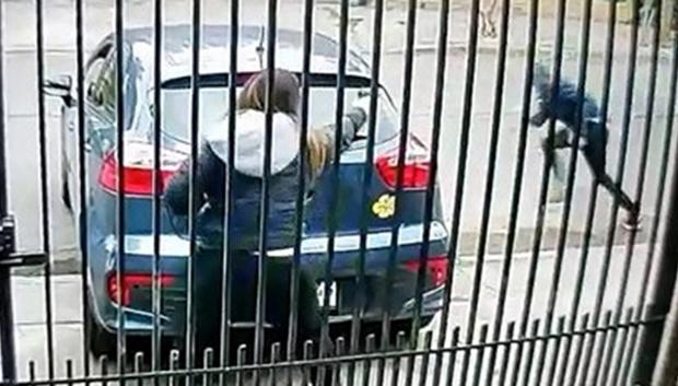Los portonazos suelen ocurrir a la salida o entrada de casa