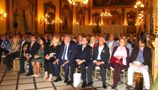 Público asistente al pregón de la romería de Linares