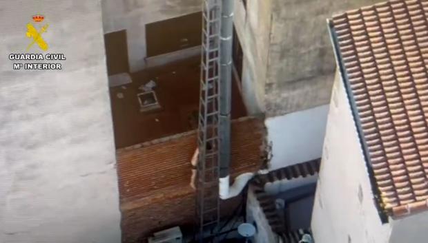 Otra imagen del intento de fuga de un maltratador en Ávila