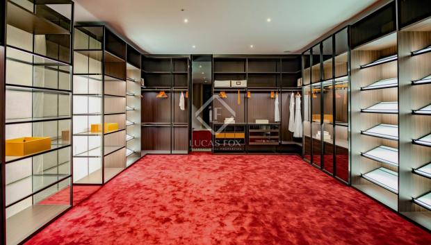 Vestidor del dormitorio principal de Villa Serenity