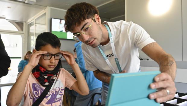 Los menores que necesitaban gafas han podido escoger entre 50 modelos diferentes