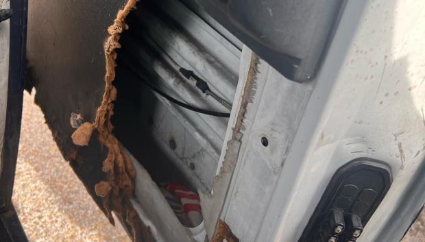 Los paneles de las puertas, sencillamente destrozados