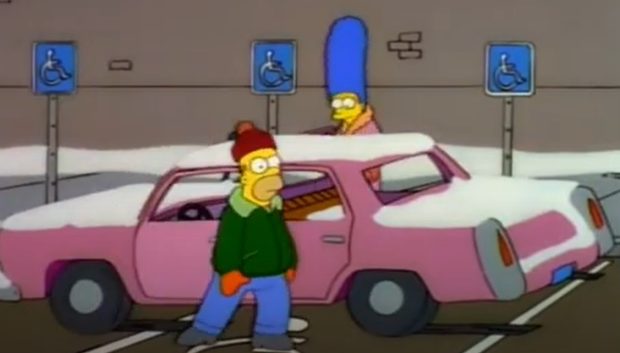 Nada de aparcar en una plaza de persona con movilidad reducida y simular...