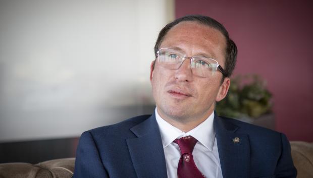 Embajador Otto Von Feigenblatt en la redacción de El Debate