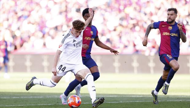 Víctor Muñoz en su debut ante el Barça en Montjuic