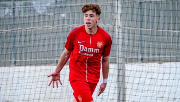 Víctor Muñoz en un partido con el Damm