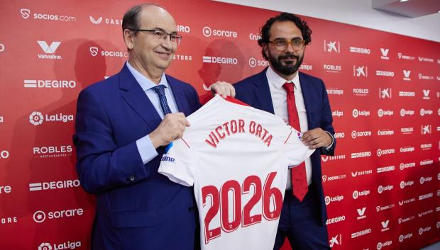 Pepe Castro y el director deportivo Victor Orta