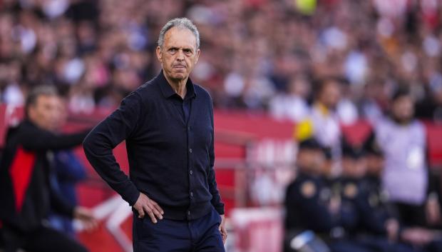 Joaquín Caparrós entrenando esta temporada al Sevilla