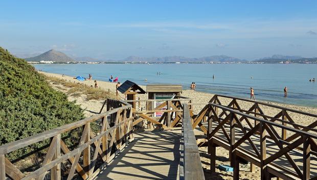 Pasarelas de acceso a la playa de Muro.