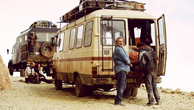 Sergi López en Sirat, trance en el desierto
