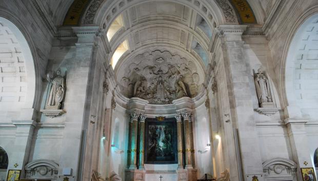 Interior de la Basílica de Nuestra Señora del Rosario de Fátima.