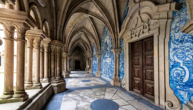 Claustro de la catedral de Oporto.