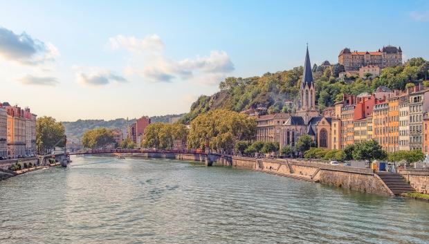 El río Ródano a su paso por Lyon.
