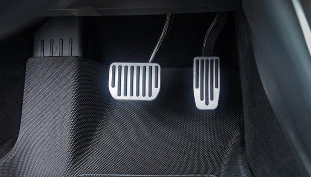 Tesla fue el primer fabricante en usar one pedal