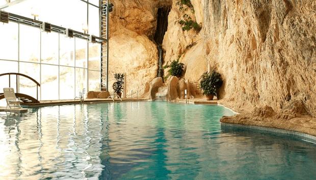 Cueva termal en el balneario de Sicilia.
