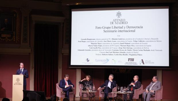 Los expresidentes durante el seminario