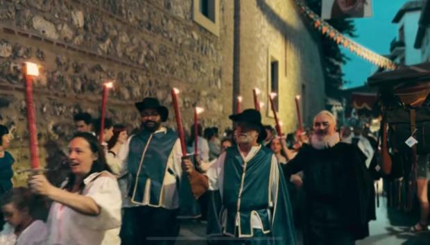El espectáculo contará con la presencia de los actores Marcial Álvarez, Jesús Cabrero y 203 voluntarios.