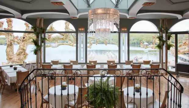 El restaurante con vistas al lago