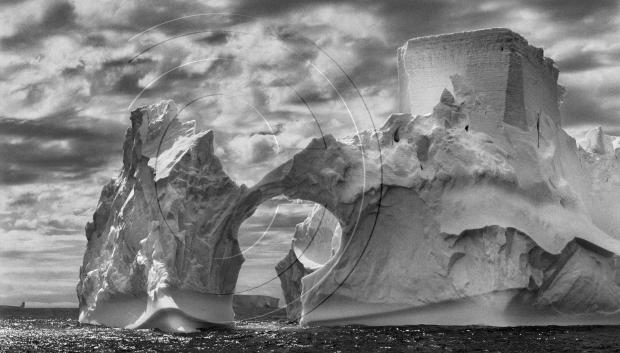 Iceberg entre la isla Paulet y las islas Shetland del sur en el mar de Weddell